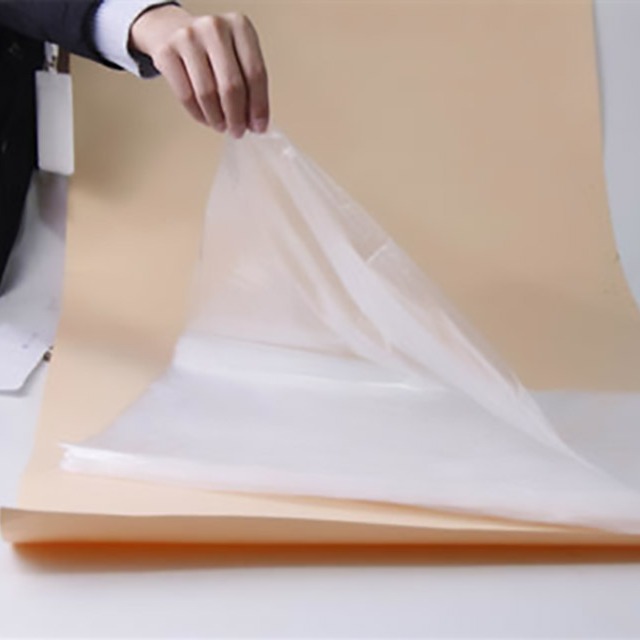 为什么塑料在加工或使用过程中易带静电？