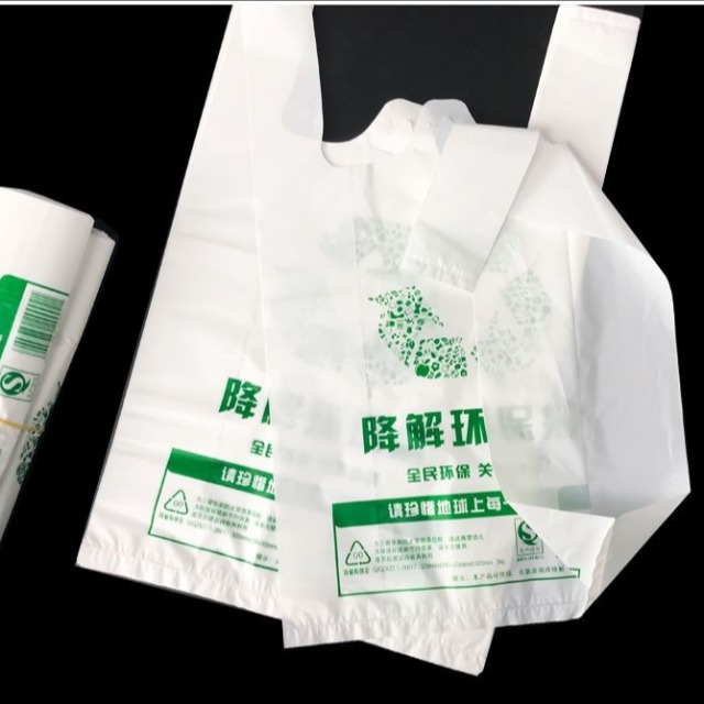 助力环保可持续，广东可降解塑料袋原材料多少钱一吨?